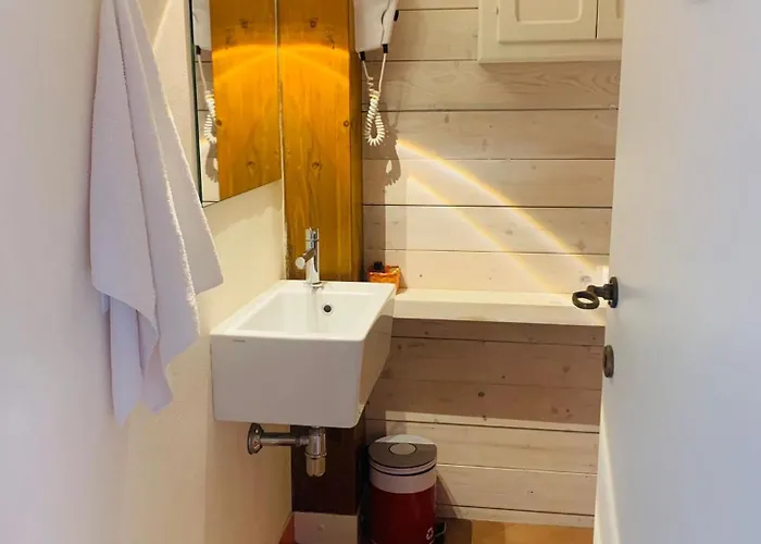 Le Petit Relais Bed and Breakfast 4*